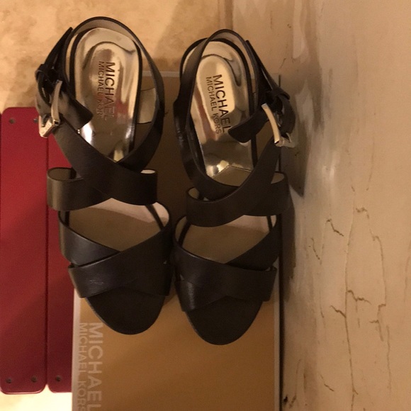 Michael Kors platform wedge shoe - Picture 4 of 6